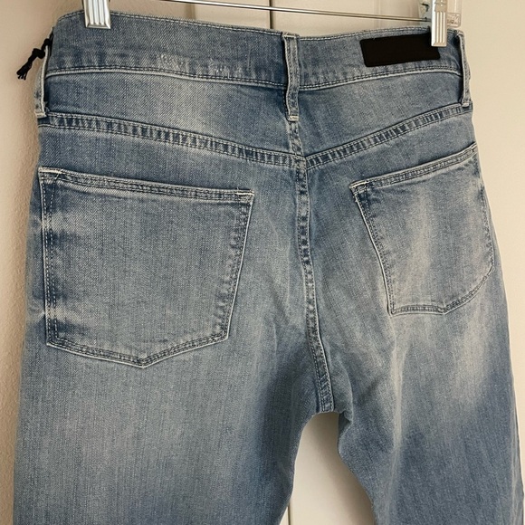 NEW! Slim Straight Jeans in Light Blue Vintage Wash, Distressed Knees 32 x 31 - Picture 9 of 13